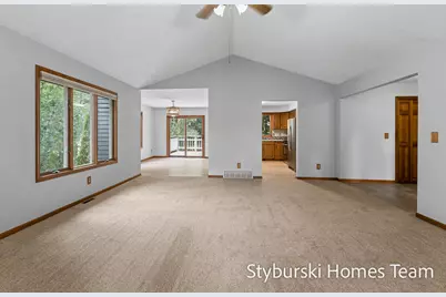 19127 W Spring Lake Road, Spring Lake, MI 49456 - Photo 7