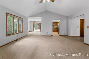 19127 W Spring Lake Rd, Spring Lake, MI 49456 - Photo 7