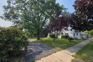 244 Washington St, Manistee, MI 49660 - Photo 3