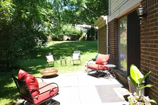 29757 Farmbrook Villa Ln, Southfield, MI 48034 - Photo 27