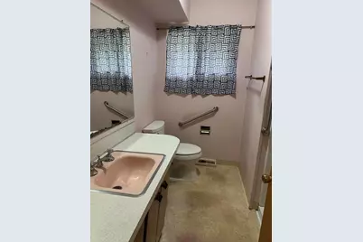 1060 Indiana Avenue, Benton Harbor, MI 49022 - Photo 7