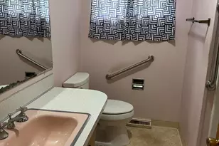 1060 Indiana Ave, Benton Harbor, MI 49022 - Photo 7