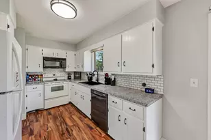 338 N Jefferson St, Zeeland, MI 49464 - Photo 7