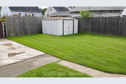 353 W Brockton Avenue, Madison Heights, MI 48071 - Photo 3