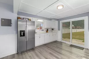 3846 Byron Center Ave SW, Wyoming, MI 49519 - Photo 13