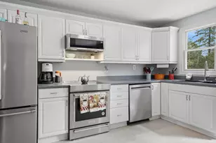 1040 Kirk Dr SE, Grand Rapids, MI 49546 - Photo 9