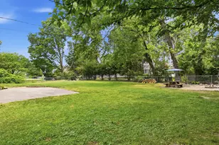 1040 Kirk Dr SE, Grand Rapids, MI 49546 - Photo 23
