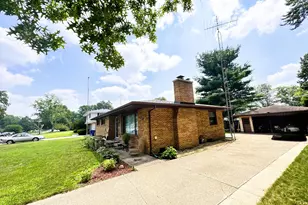 426 Eloise Dr, Benton Harbor, MI 49022 - Photo 3