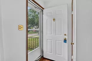 574 E Dallas Ave, Madison Heights, MI 48071 - Photo 3