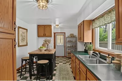 574 E Dallas Avenue, Madison Heights, MI 48071 - Photo 7