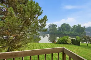 3926 Lakes Edge Dr, Commerce Township, MI 48382 - Photo 5