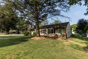 18951 Sunset St, Livonia, MI 48152 - Photo 3