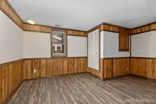 251 W 11th St, Holland, MI 49423 - Photo 11