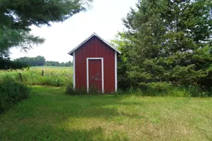 1311 E Montgomery Rd, Hillsdale, MI 49242 - Photo 9