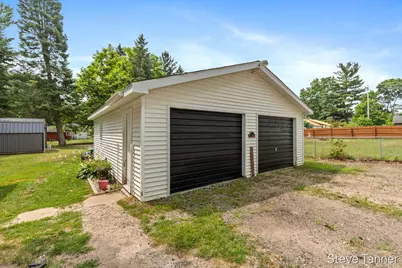 117 W Pine Street, Edmore, MI 48829 - Photo 27