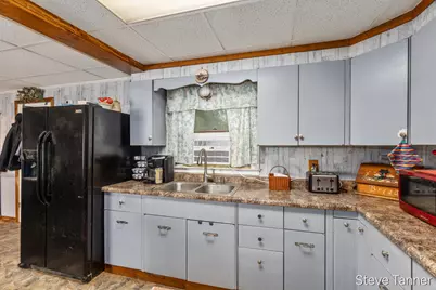 117 W Pine Street, Edmore, MI 48829 - Photo 11