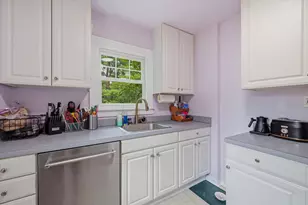 325 Hilldale Dr, Ann Arbor, MI 48105 - Photo 13