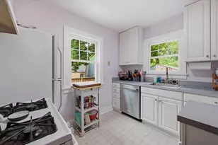 325 Hilldale Dr, Ann Arbor, MI 48105 - Photo 11