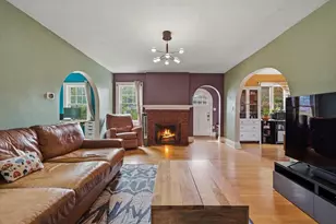 325 Hilldale Dr, Ann Arbor, MI 48105 - Photo 3