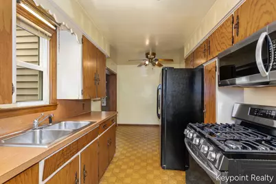2027 Greenfield Avenue SW, Wyoming, MI 49519 - Photo 7