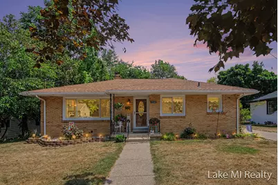 938 Calvary Avenue NW, Grand Rapids, MI 49504 - Photo 1