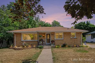 938 Calvary Ave NW, Grand Rapids, MI 49504 - Photo 1