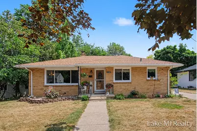 938 Calvary Avenue NW, Grand Rapids, MI 49504 - Photo 1