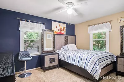 938 Calvary Avenue NW, Grand Rapids, MI 49504 - Photo 11