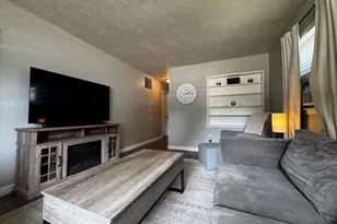 20889 E Ridgemont Rd, Harper Woods, MI 48225 - Photo 3