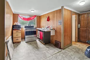 447 W Southern Ave, Muskegon, MI 49441 - Photo 13