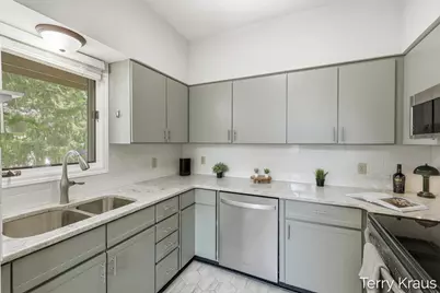 7374 N Shore Drive #17, South Haven, MI 49090 - Photo 9