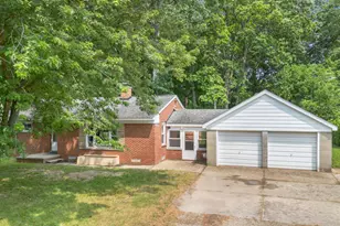 3894 Jennings Dr, Troy, MI 48083 - Photo 3