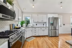 1329 Dewberry Ct NE, Grand Rapids, MI 49505 - Photo 11