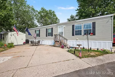 4572 Toronto Avenue SW, Wyoming, MI 49519 - Photo 1