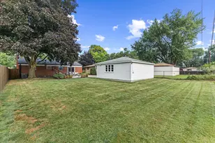 14928 Country Club Dr, Livonia, MI 48154 - Photo 31