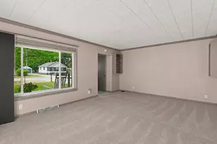 580 West St, Muskegon, MI 49442 - Photo 5