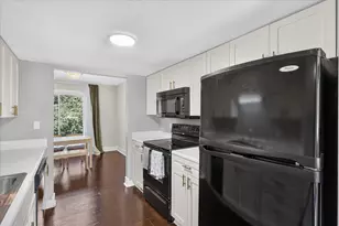2437 Hampton Ct SE, Grand Rapids, MI 49546 - Photo 13