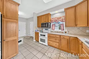 1028 Old Barn Rd, Freeport, MI 49325 - Photo 5