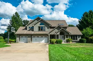 135 Tiffany Ln, Battle Creek, MI 49015 - Photo 1