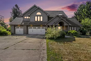 135 Tiffany Ln, Battle Creek, MI 49015 - Photo 1