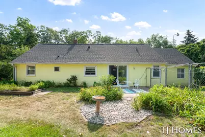 2215 Maguire Avenue NE, Grand Rapids, MI 49525 - Photo 29