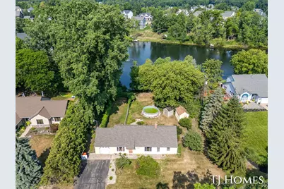 2215 Maguire Avenue NE, Grand Rapids, MI 49525 - Photo 1