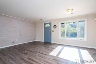 2215 Maguire Ave NE, Grand Rapids, MI 49525 - Photo 7