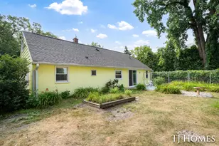 2215 Maguire Ave NE, Grand Rapids, MI 49525 - Photo 27