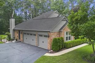 12072 Pembrooke Cir, South Lyon, MI 48178 - Photo 3
