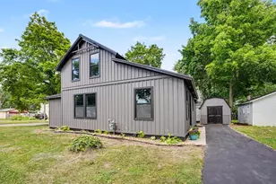 216 W Cushman St, Three Rivers, MI 49093 - Photo 1