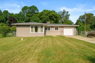 136 Charleston Ave, Battle Creek, MI 49037 - Photo 1