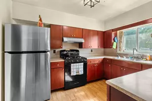 136 Charleston Ave, Battle Creek, MI 49037 - Photo 7