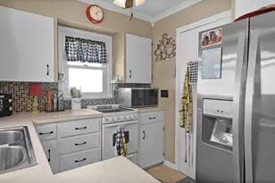 272 W 23rd St, Holland, MI 49423 - Photo 7
