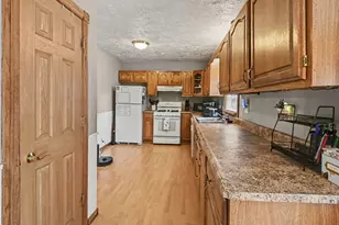 325 Burt Ave, Jackson, MI 49201 - Photo 11